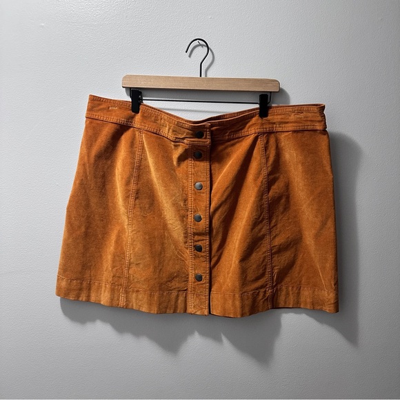 Madewell Orange Velveteen A-Line Mini Skirt: Button-Front Edition - Picture 3 of 11
